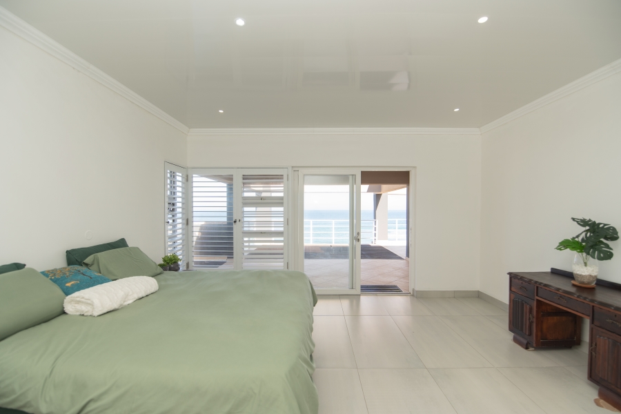 6 Bedroom Property for Sale in Beachview Eastern Cape